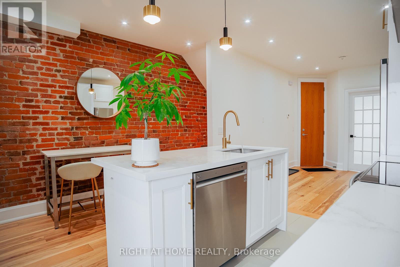 39 Sellers Avenue, Toronto (Corso Italia-Davenport), Ontario  M6E 3T4 - Photo 2 - W12894386