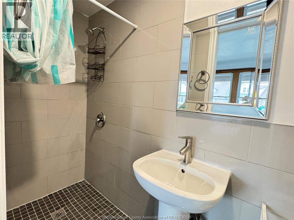 658 Rankin Avenue, Windsor, Ontario  N9B 2R9 - Photo 8 - 26005612