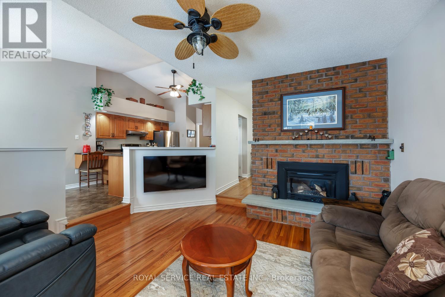 37 Russell Hill Road, Kawartha Lakes (Bobcaygeon), Ontario  K0M 1A0 - Photo 10 - X12894434