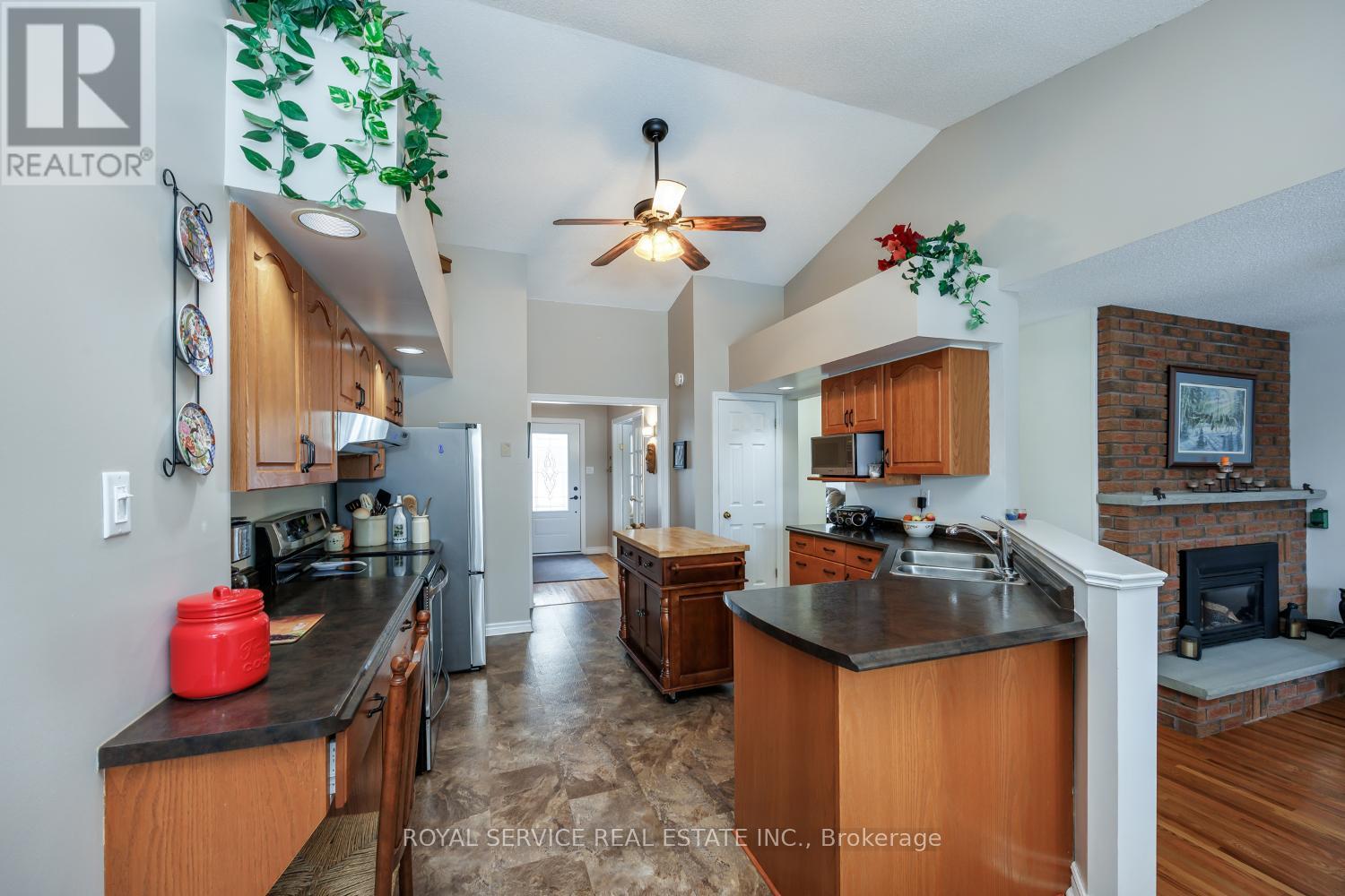 37 Russell Hill Road, Kawartha Lakes (Bobcaygeon), Ontario  K0M 1A0 - Photo 16 - X12894434