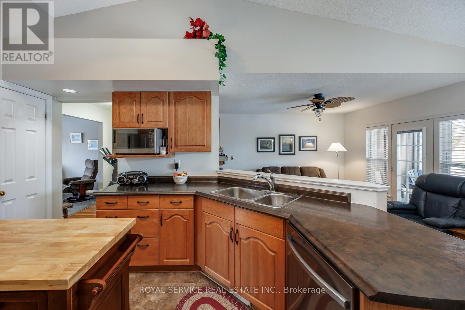 37 Russell Hill Road, Kawartha Lakes (Bobcaygeon), Ontario  K0M 1A0 - Photo 17 - X12894434