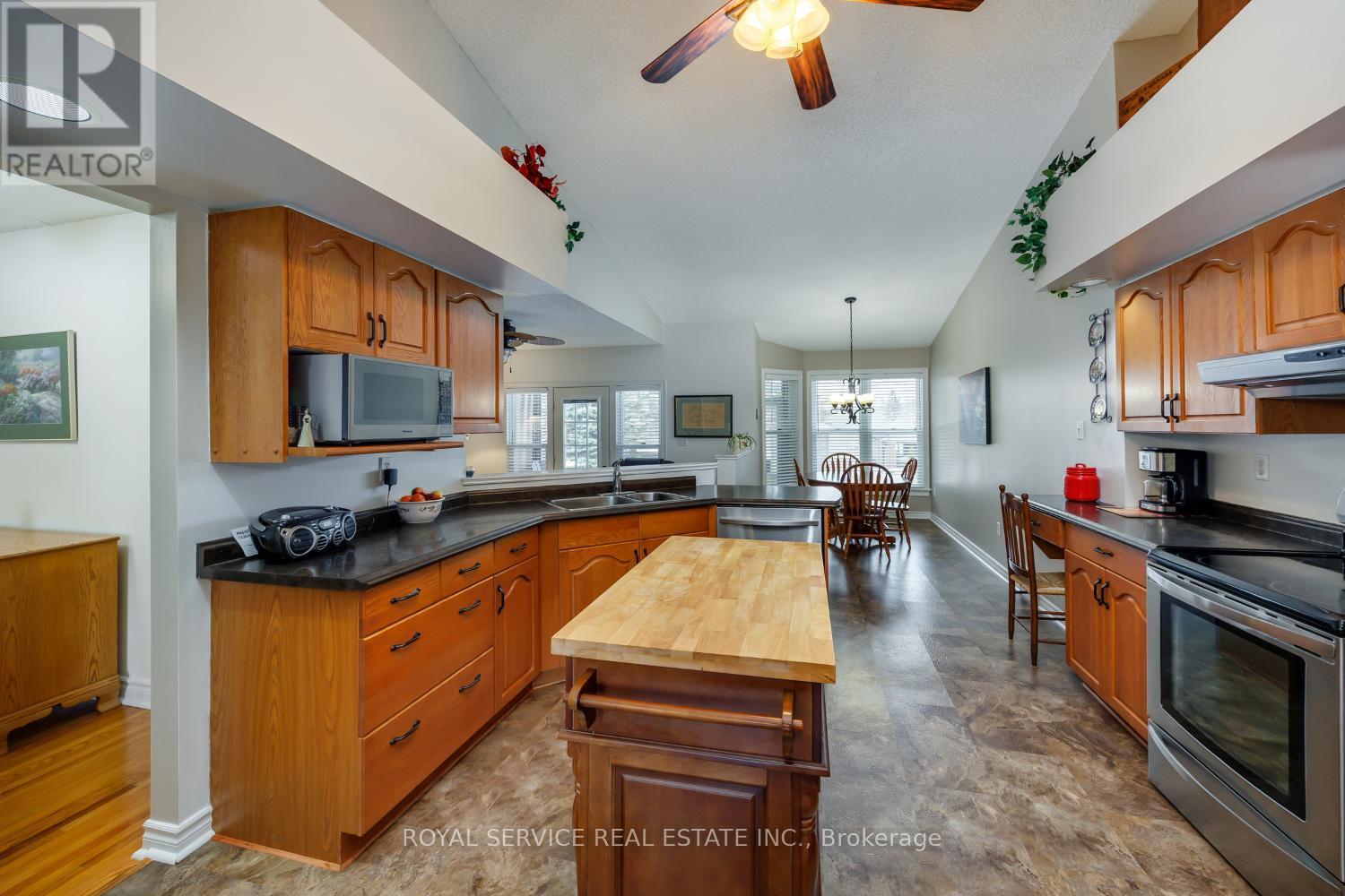 37 Russell Hill Road, Kawartha Lakes (Bobcaygeon), Ontario  K0M 1A0 - Photo 18 - X12894434