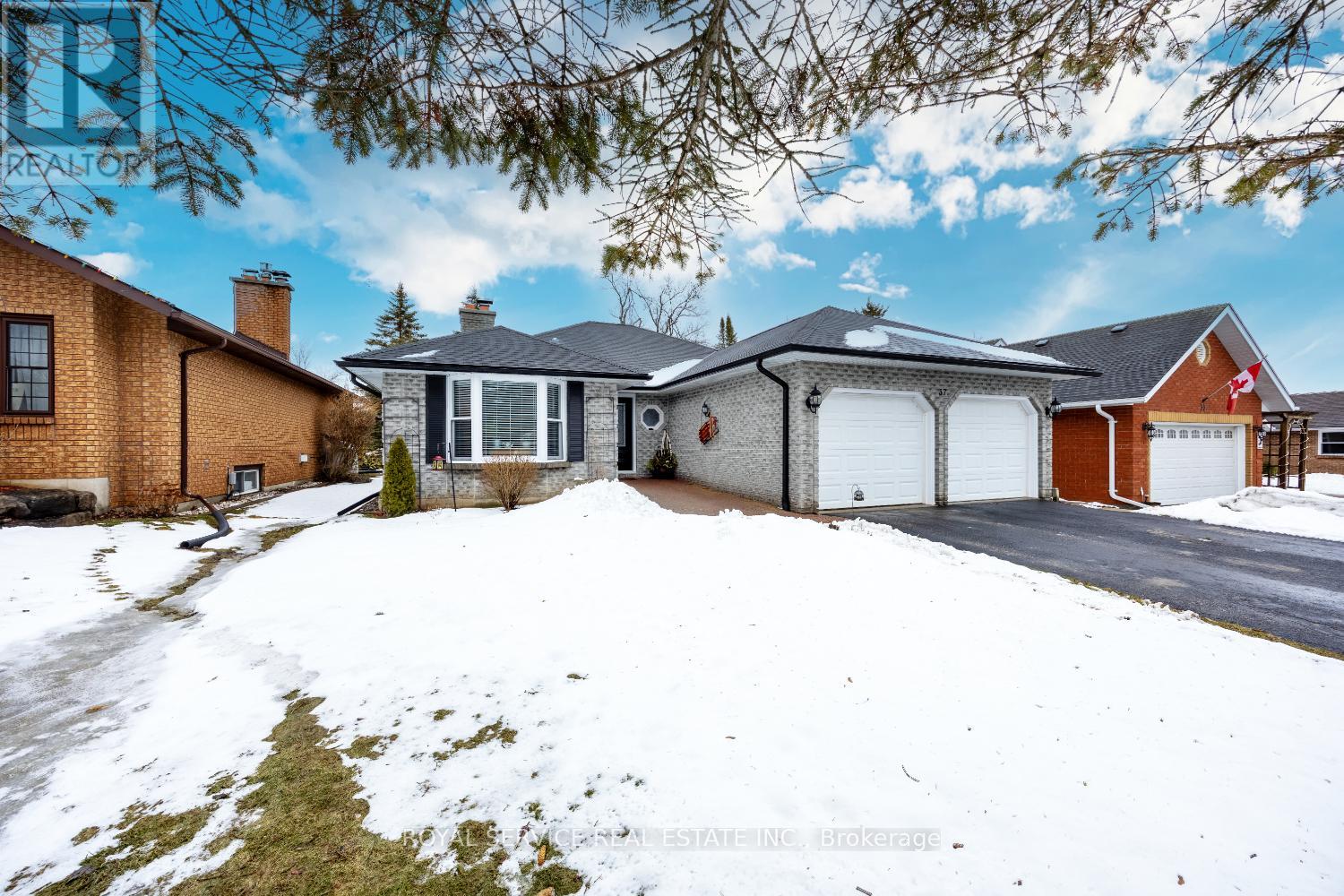37 Russell Hill Road, Kawartha Lakes (Bobcaygeon), Ontario  K0M 1A0 - Photo 2 - X12894434