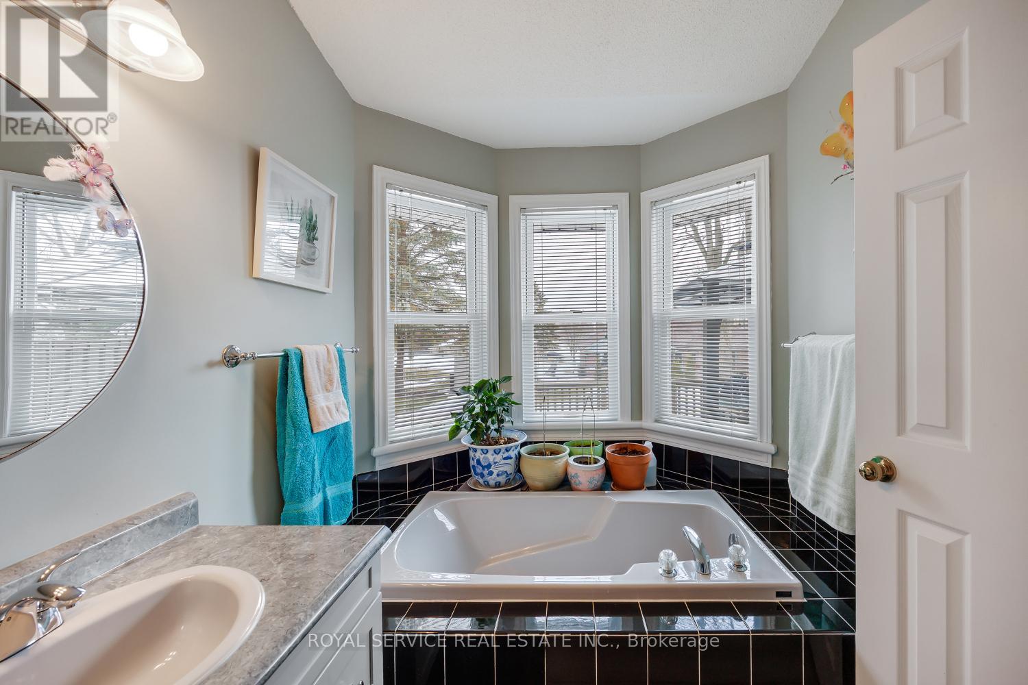 37 Russell Hill Road, Kawartha Lakes (Bobcaygeon), Ontario  K0M 1A0 - Photo 32 - X12894434