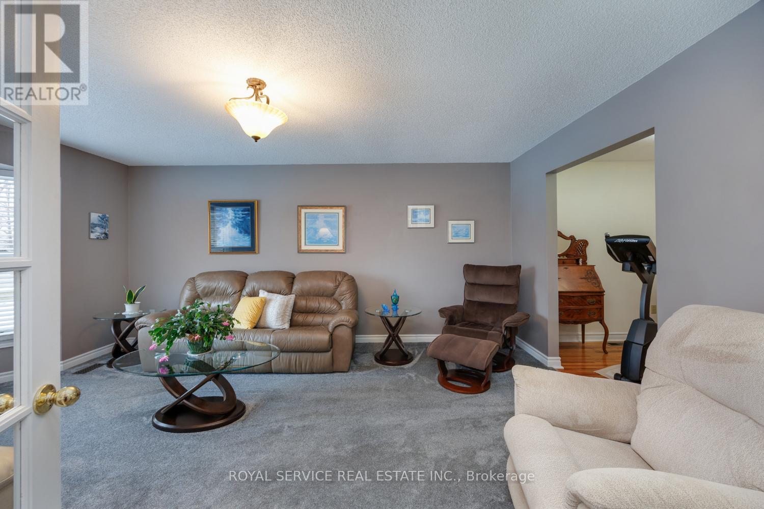 37 Russell Hill Road, Kawartha Lakes (Bobcaygeon), Ontario  K0M 1A0 - Photo 4 - X12894434