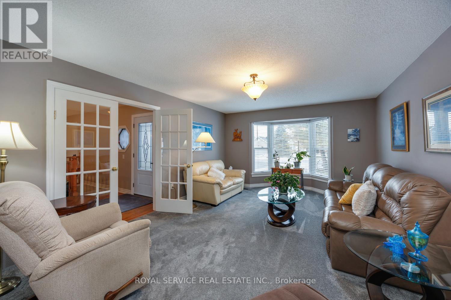 37 Russell Hill Road, Kawartha Lakes (Bobcaygeon), Ontario  K0M 1A0 - Photo 6 - X12894434