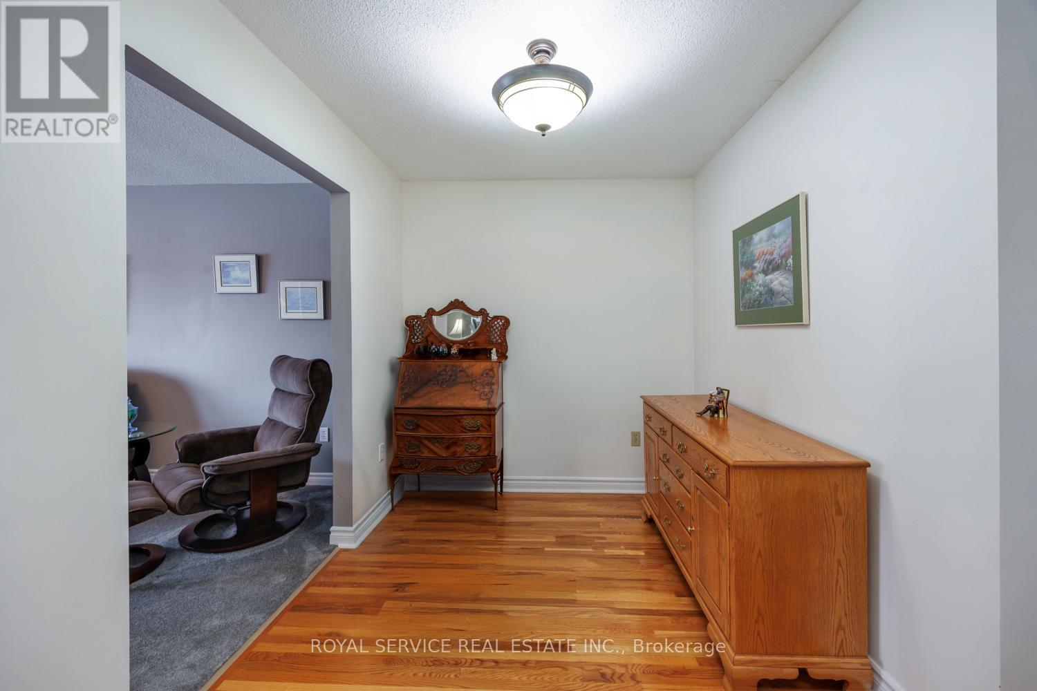 37 Russell Hill Road, Kawartha Lakes (Bobcaygeon), Ontario  K0M 1A0 - Photo 7 - X12894434