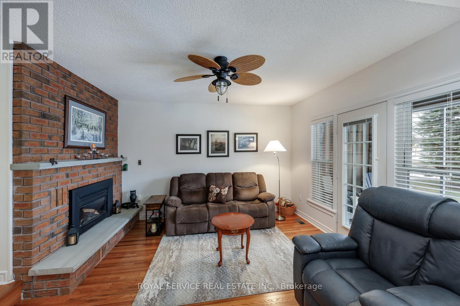 37 Russell Hill Road, Kawartha Lakes (Bobcaygeon), Ontario  K0M 1A0 - Photo 9 - X12894434