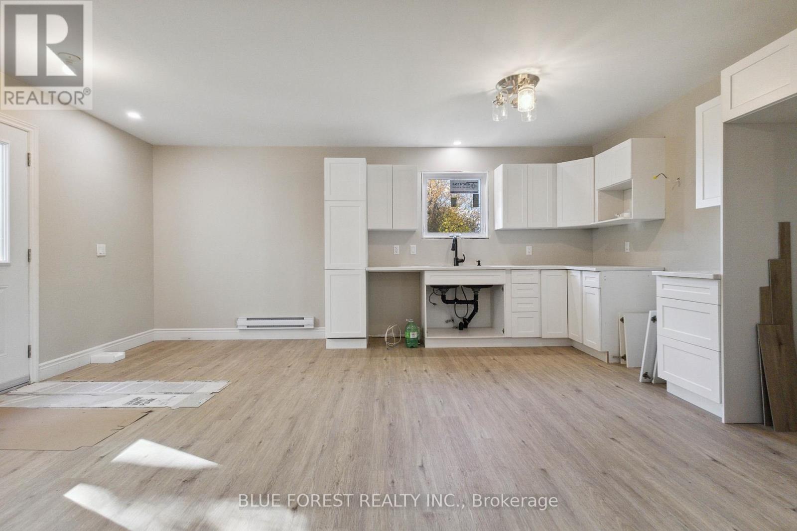 22378 Allen Road, Strathroy-Caradoc, Ontario  N0L 1W0 - Photo 11 - X12894444