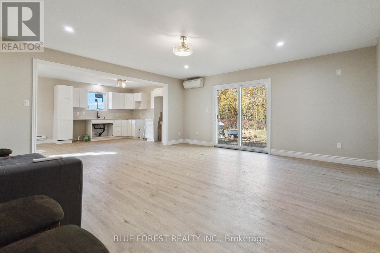 22378 Allen Road, Strathroy-Caradoc, Ontario  N0L 1W0 - Photo 15 - X12894444