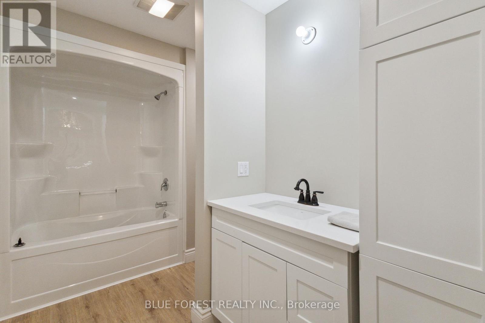 22378 Allen Road, Strathroy-Caradoc, Ontario  N0L 1W0 - Photo 18 - X12894444