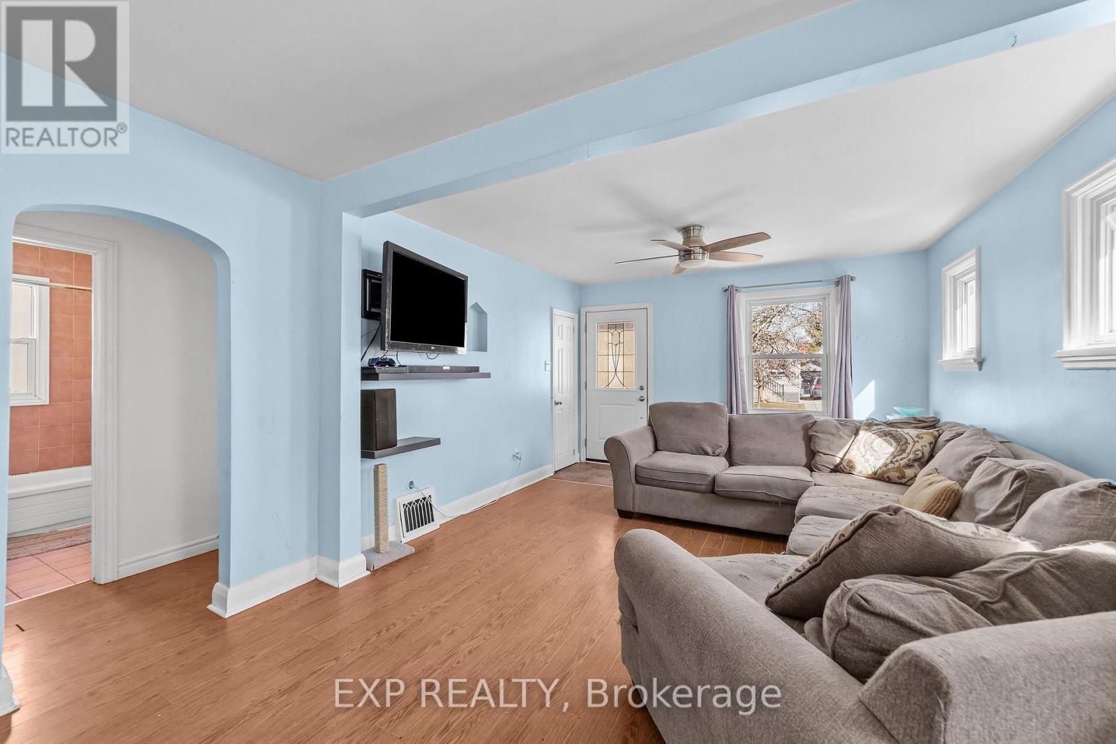 65 Jacqueline Street, London South (South I), Ontario  N5Z 3P8 - Photo 4 - X12894454