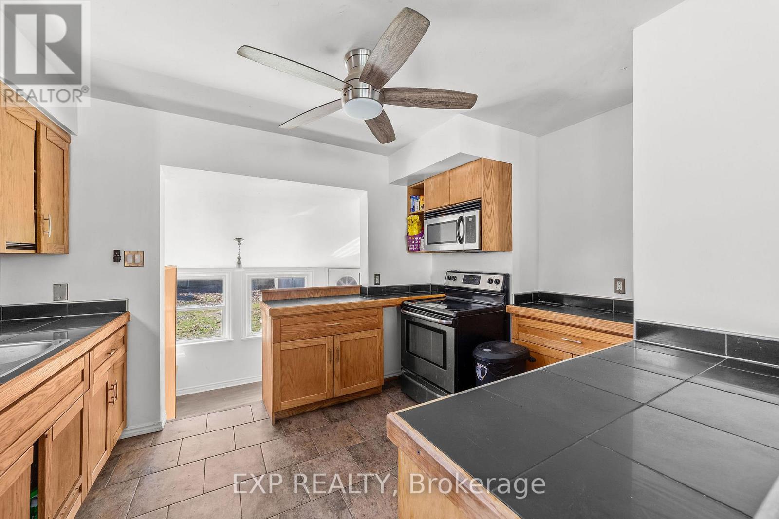 65 Jacqueline Street, London South (South I), Ontario  N5Z 3P8 - Photo 5 - X12894454