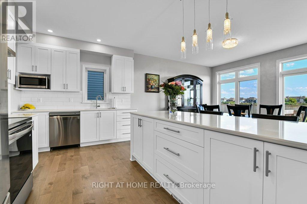 844 Snowdrop Crescent, Ottawa, Ontario  K1T 0X7 - Photo 2 - X12894410