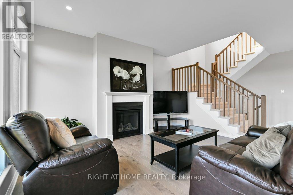 844 Snowdrop Crescent, Ottawa, Ontario  K1T 0X7 - Photo 3 - X12894410