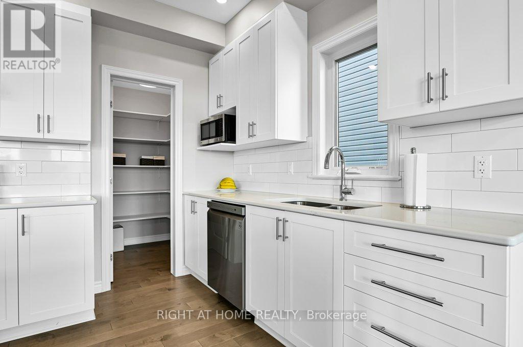 844 Snowdrop Crescent, Ottawa, Ontario  K1T 0X7 - Photo 5 - X12894410