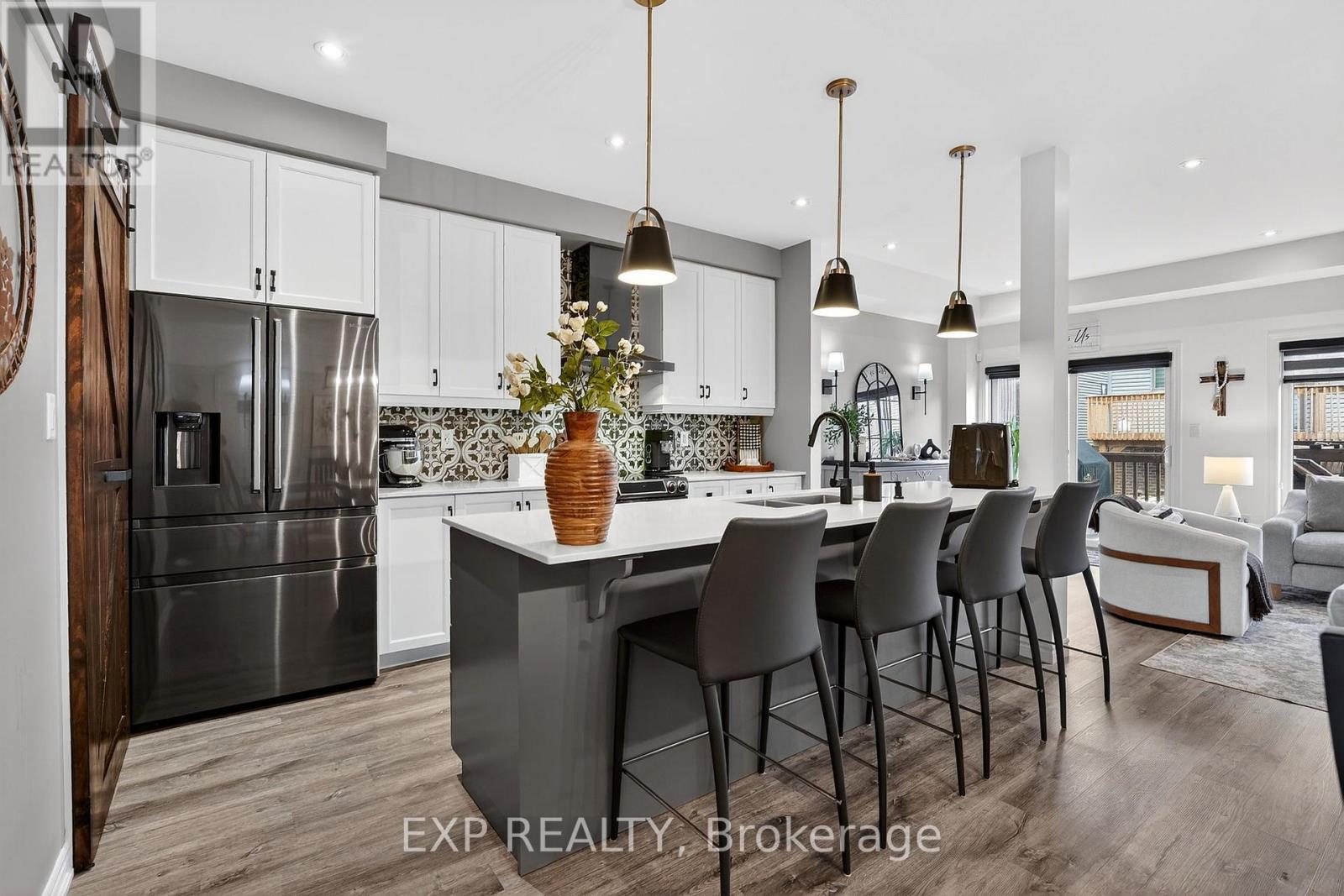 4037 Crown Street, Lincoln, Ontario  L3J 0S2 - Photo 2 - X12894468