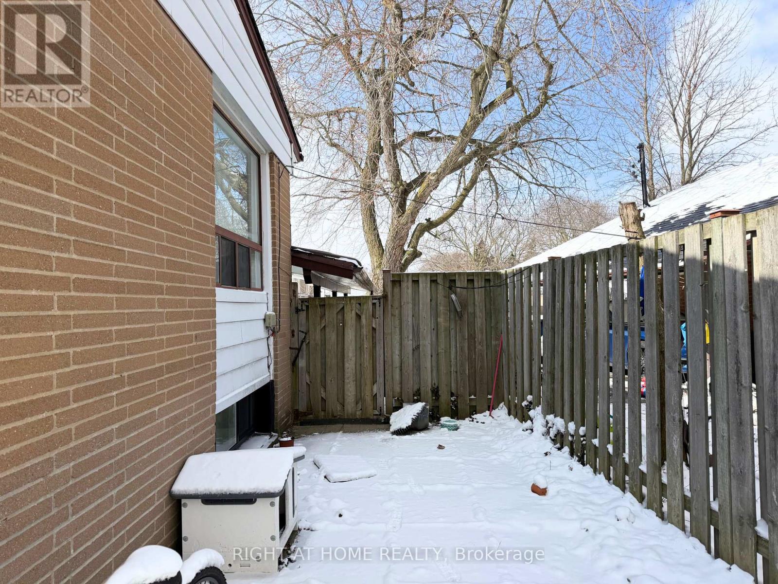 52 Bonnechere Crescent, Toronto, Ontario  M1K 4Z3 - Photo 4 - E12894480