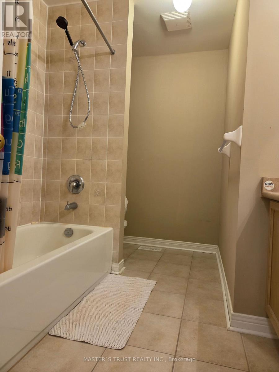 Room C - 45 Sharon Lee Drive, Markham (Berczy), Ontario  L6C 2K2 - Photo 6 - N12894452