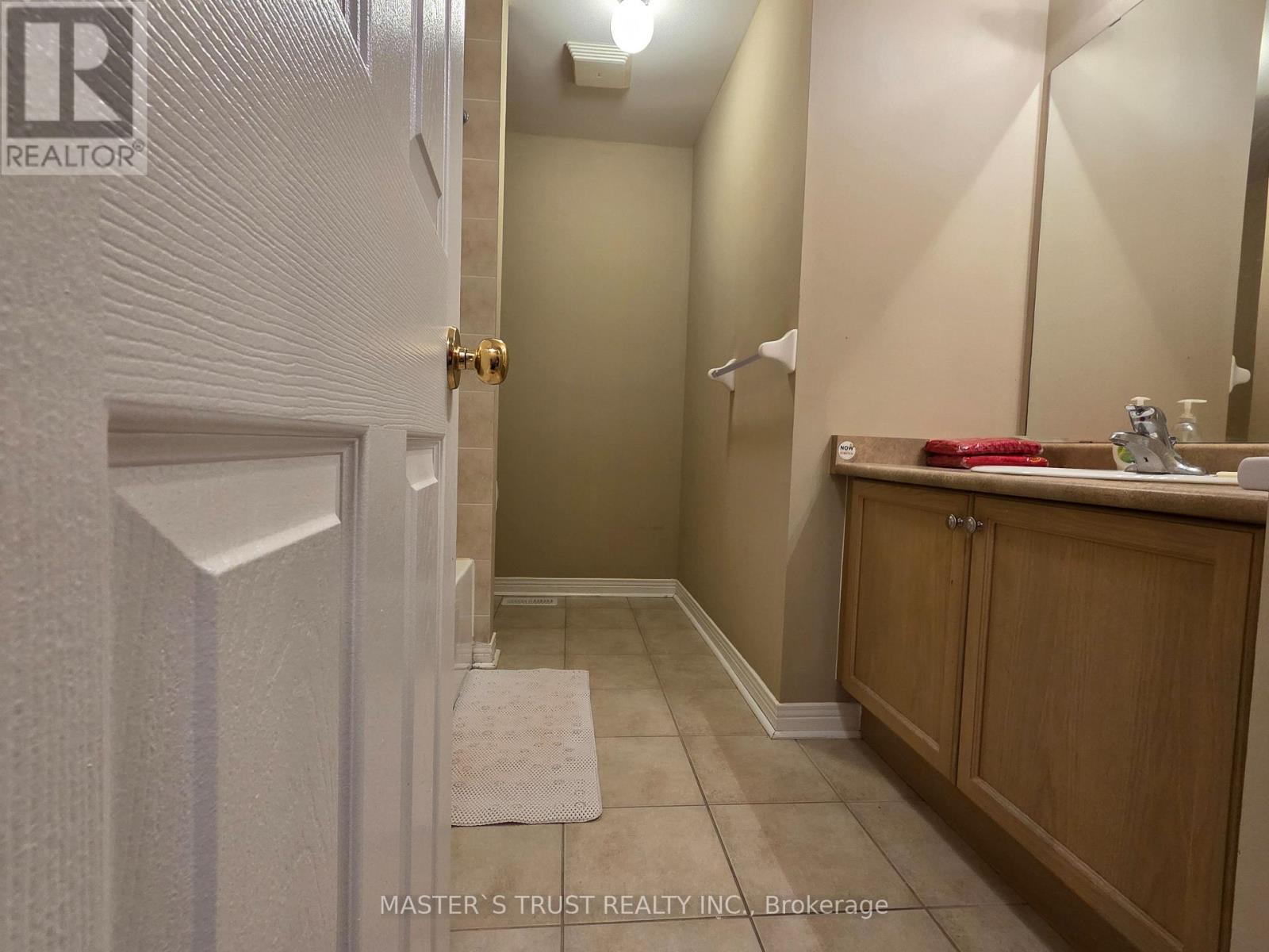 Room C - 45 Sharon Lee Drive, Markham (Berczy), Ontario  L6C 2K2 - Photo 7 - N12894452