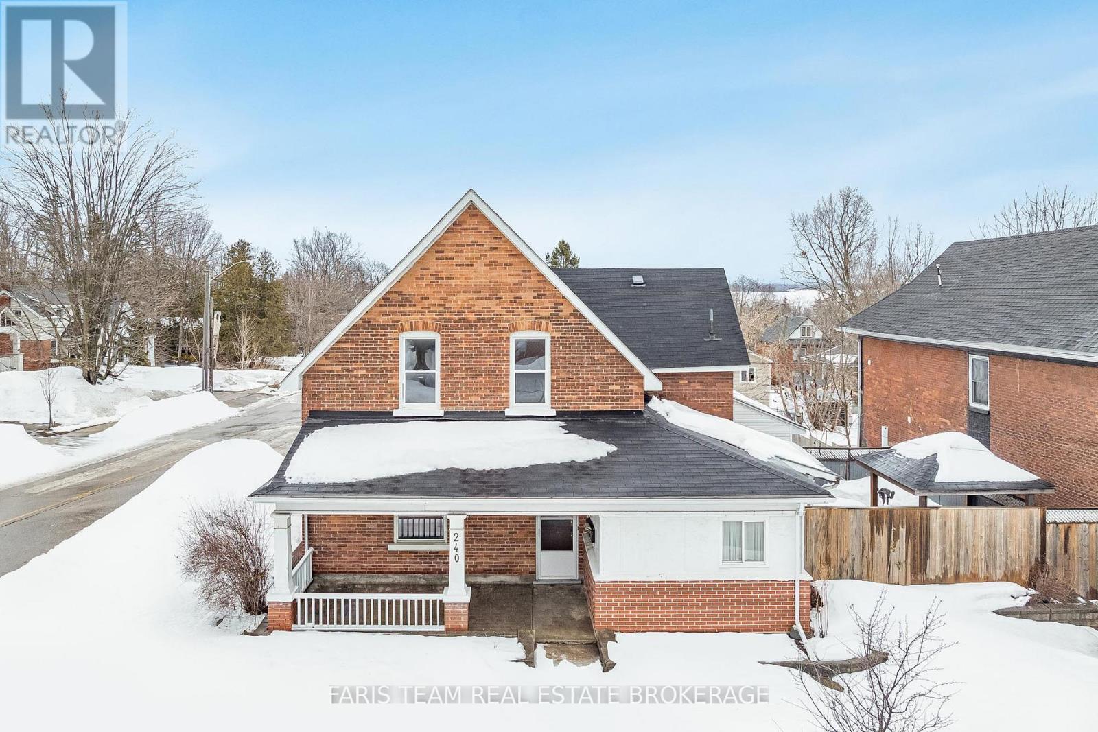 240 Laclie Street, Orillia, Ontario  L3V 4N6 - Photo 2 - S12894478