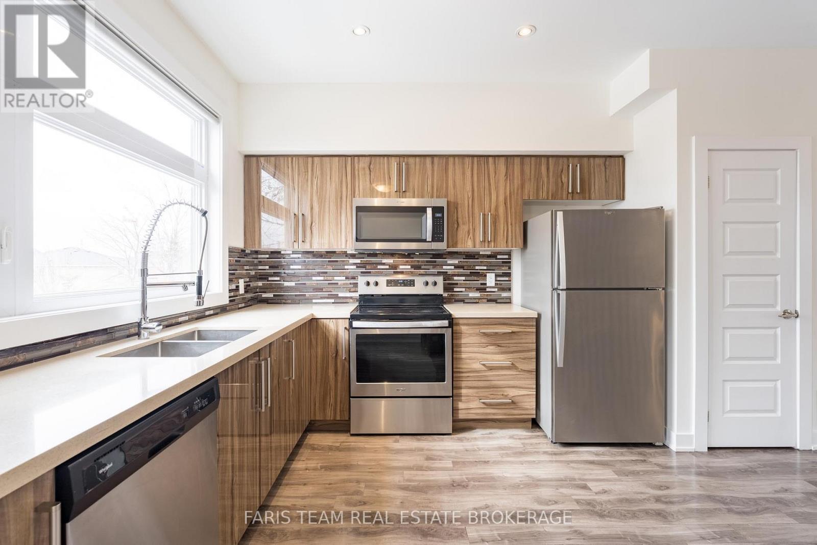 52 - 540 Essa Road, Barrie (Holly), Ontario  L4N 9E5 - Photo 4 - S12894492