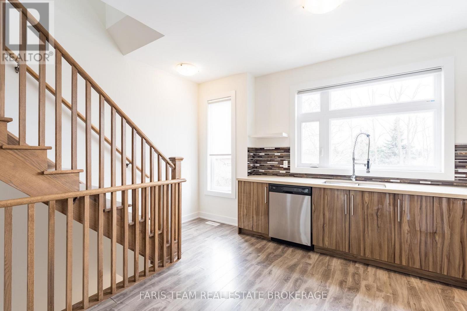 52 - 540 Essa Road, Barrie (Holly), Ontario  L4N 9E5 - Photo 5 - S12894492