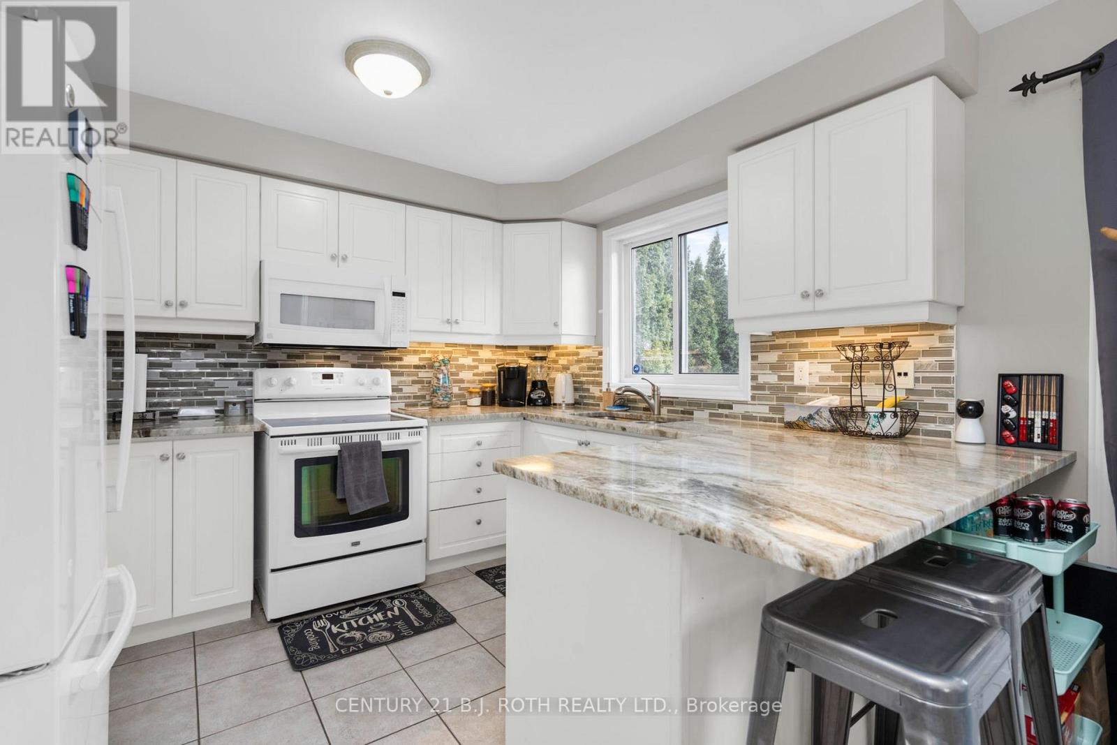 32 Prince Of Wales Drive, Barrie (Innis-Shore), Ontario  L4N 0T2 - Photo 8 - S12894498