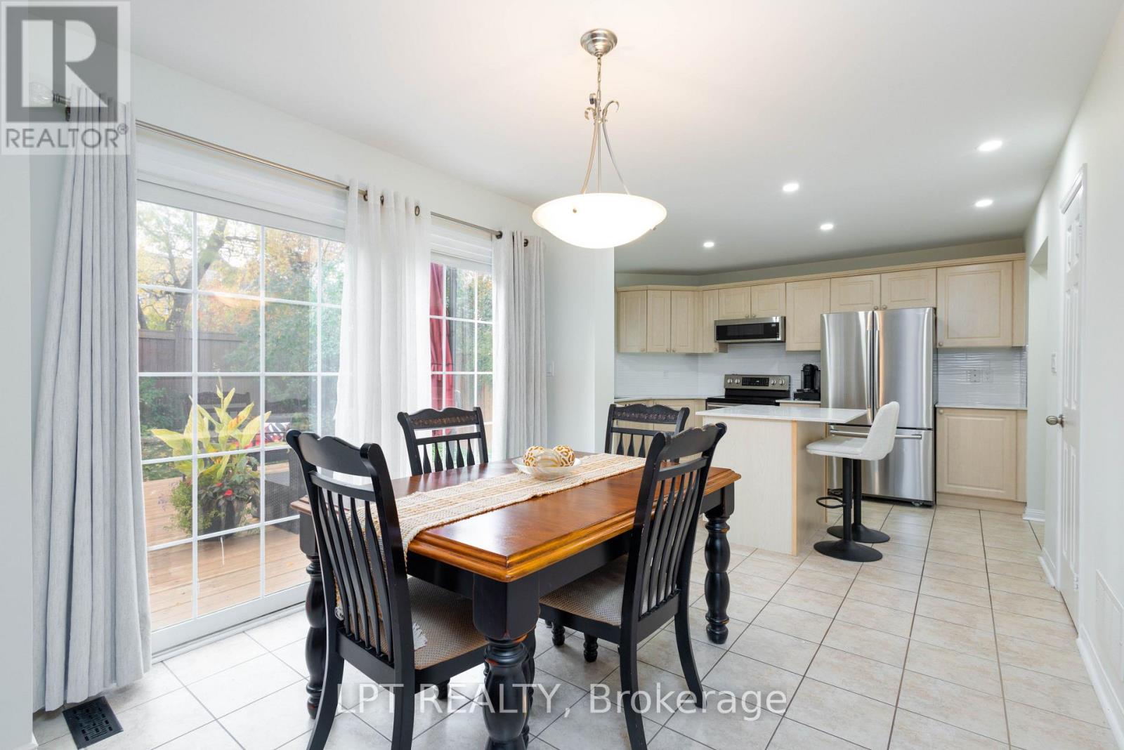 32 Fireside Drive, Brampton (Fletcher's Meadow), Ontario  L7A 1P2 - Photo 13 - W12894402