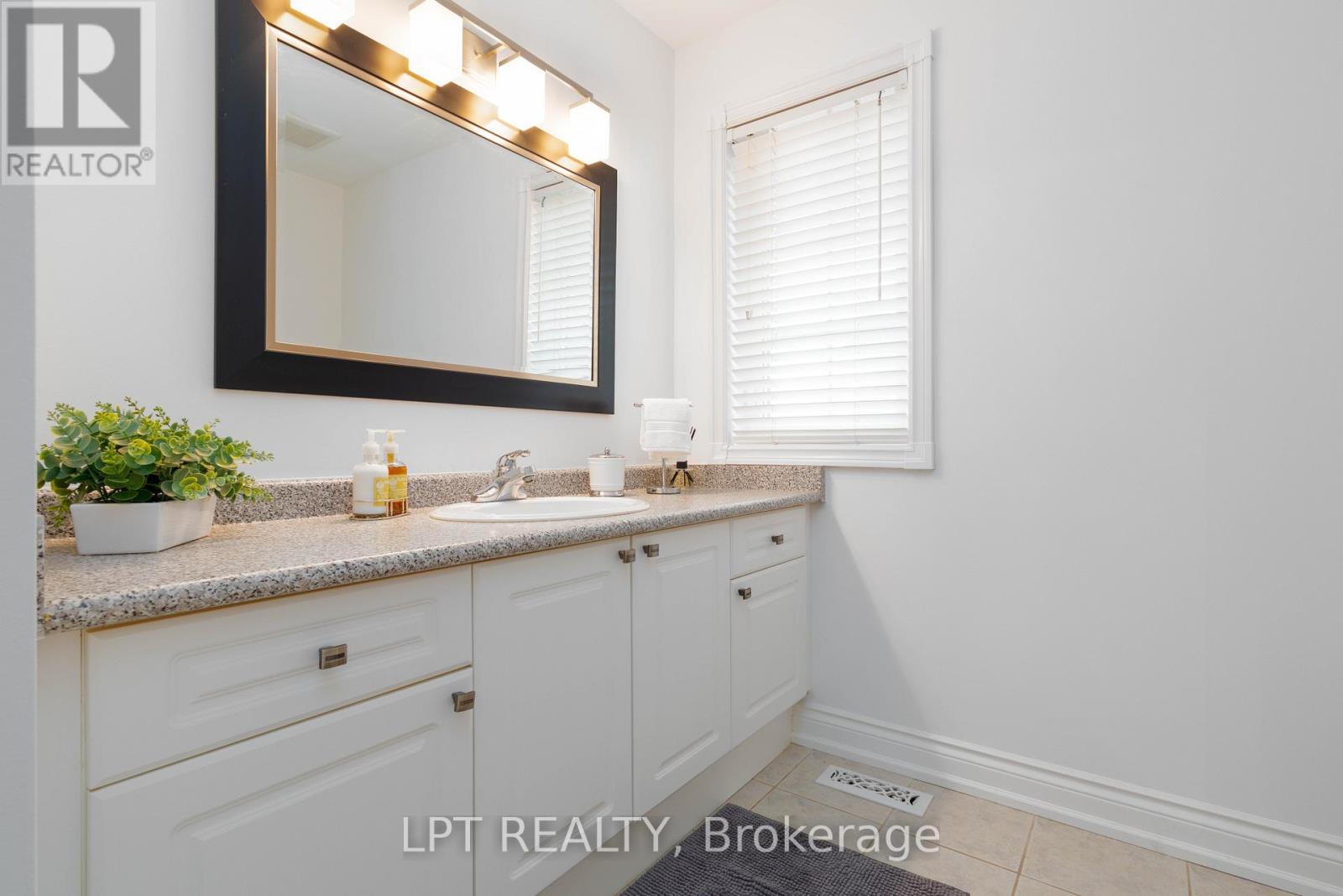 32 Fireside Drive, Brampton (Fletcher's Meadow), Ontario  L7A 1P2 - Photo 32 - W12894402