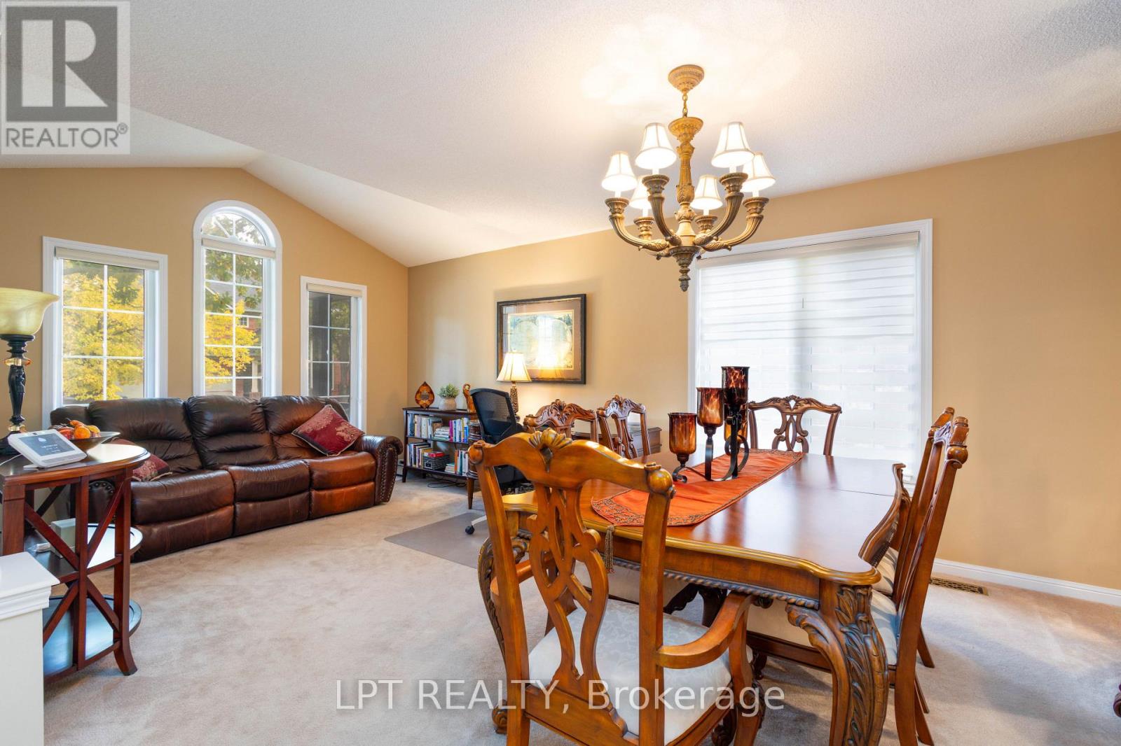 32 Fireside Drive, Brampton (Fletcher's Meadow), Ontario  L7A 1P2 - Photo 6 - W12894402