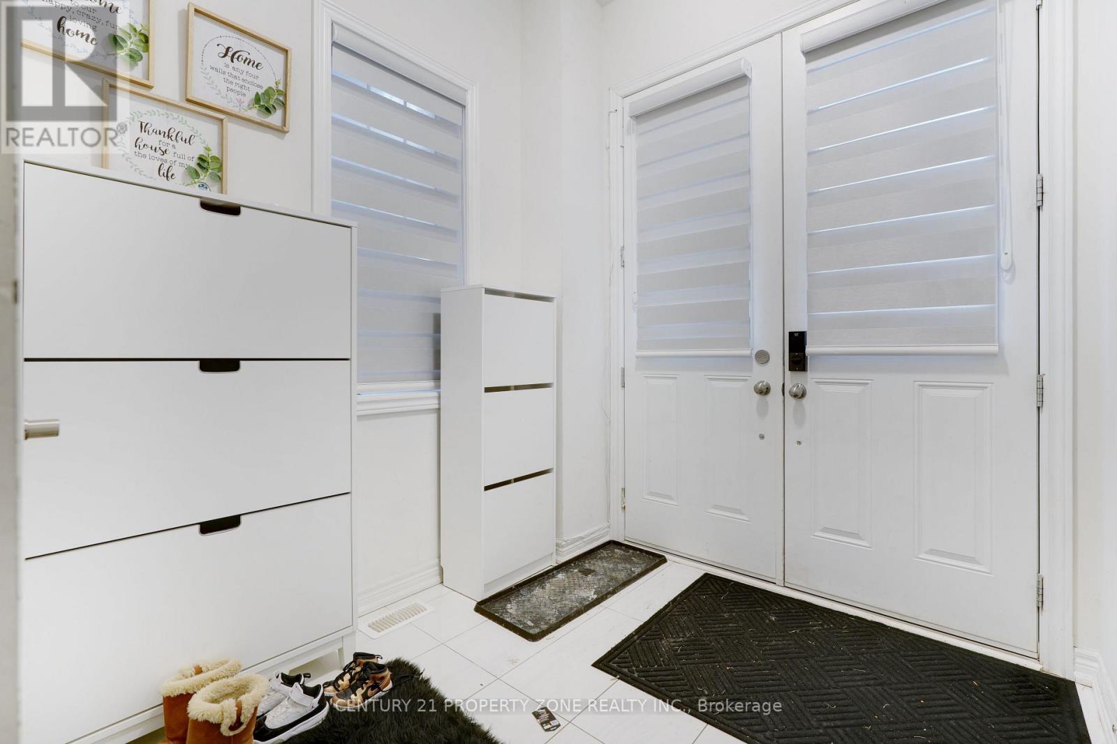 25 Hashmi Place, Brampton (Credit Valley), Ontario  L6Y 0H8 - Photo 3 - W12894470