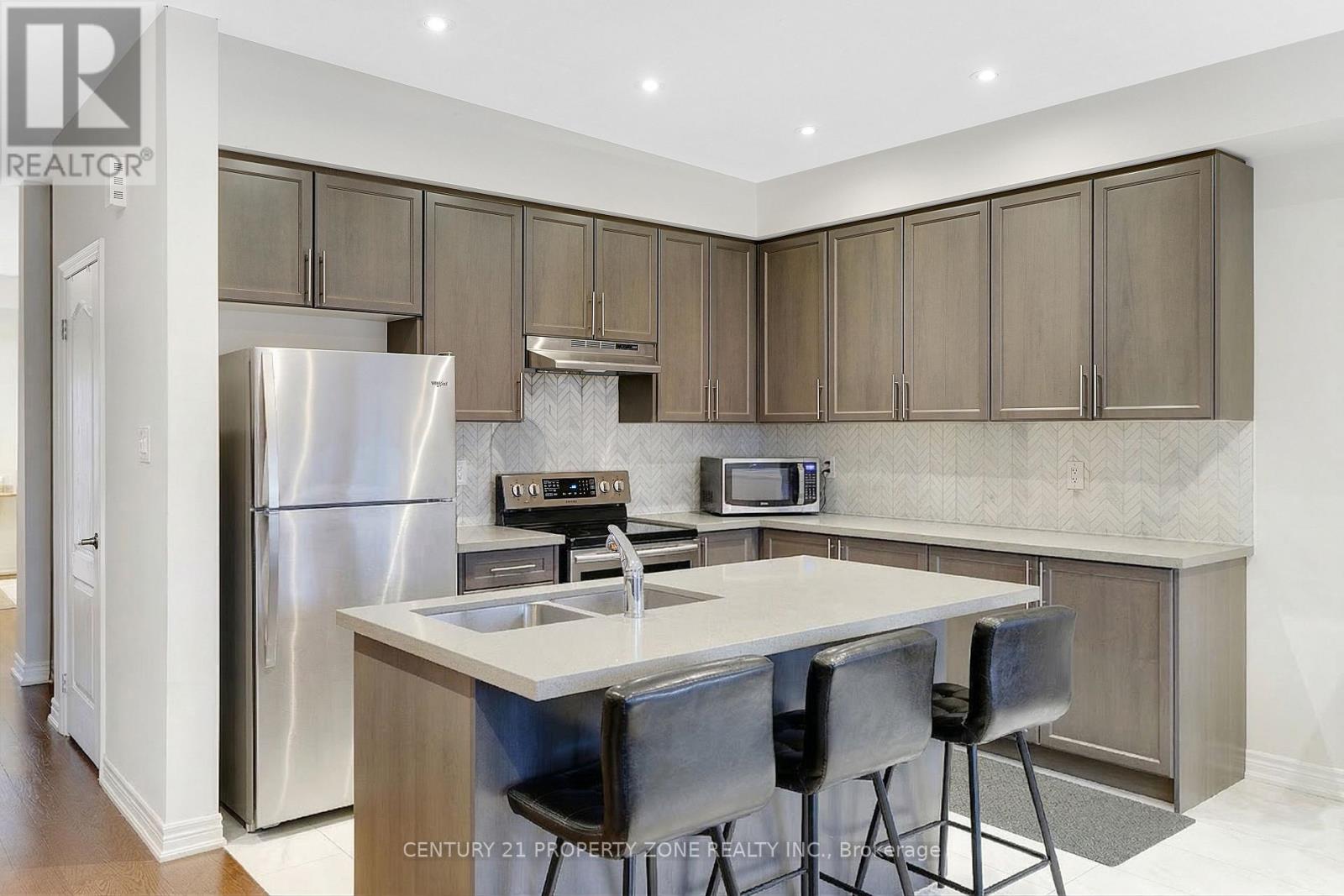 25 Hashmi Place, Brampton (Credit Valley), Ontario  L6Y 0H8 - Photo 7 - W12894470