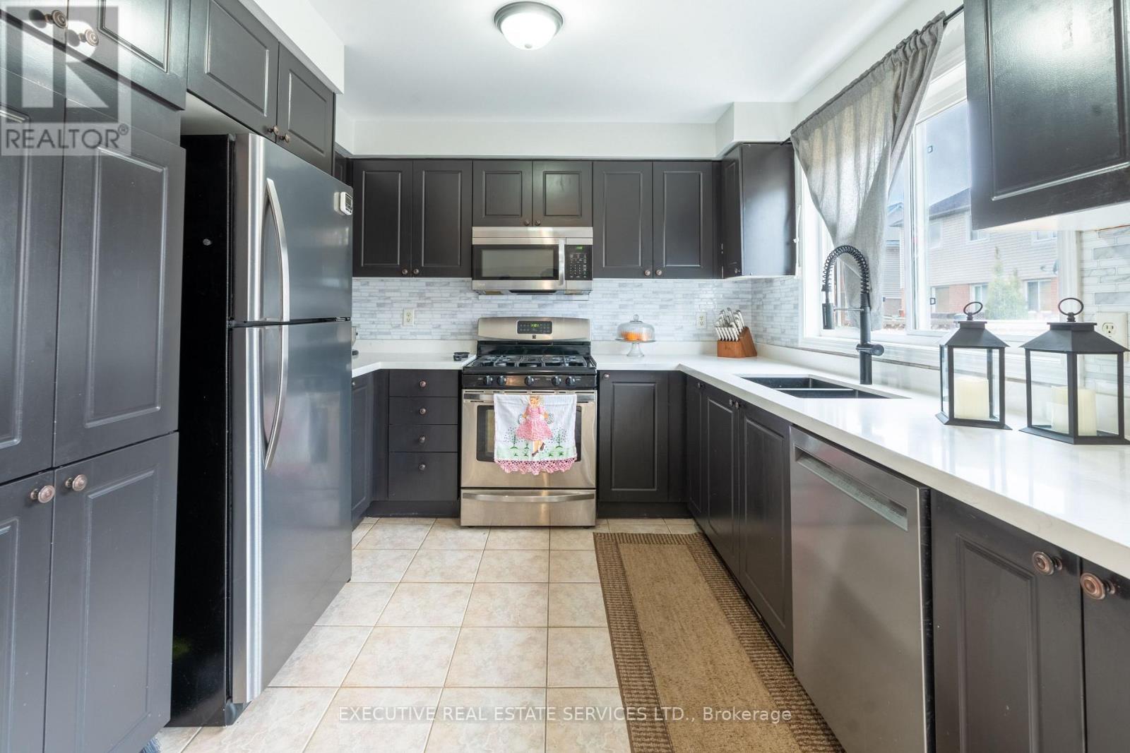 20 Wetmeadow Drive E, Brampton (Fletcher's Meadow), Ontario  L7A 2T6 - Photo 14 - W12894490