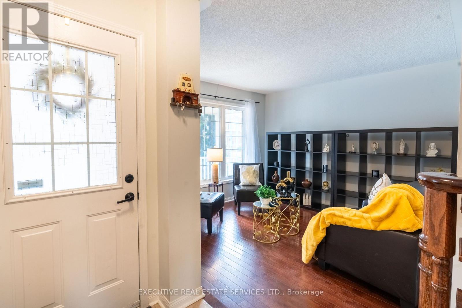 20 Wetmeadow Drive E, Brampton (Fletcher's Meadow), Ontario  L7A 2T6 - Photo 6 - W12894490