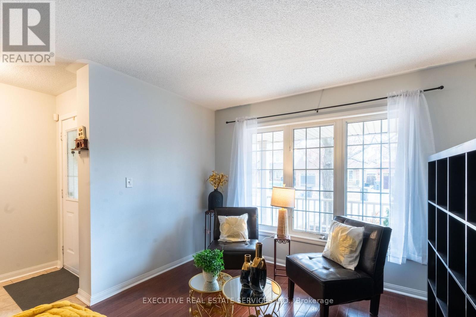 20 Wetmeadow Drive E, Brampton (Fletcher's Meadow), Ontario  L7A 2T6 - Photo 7 - W12894490