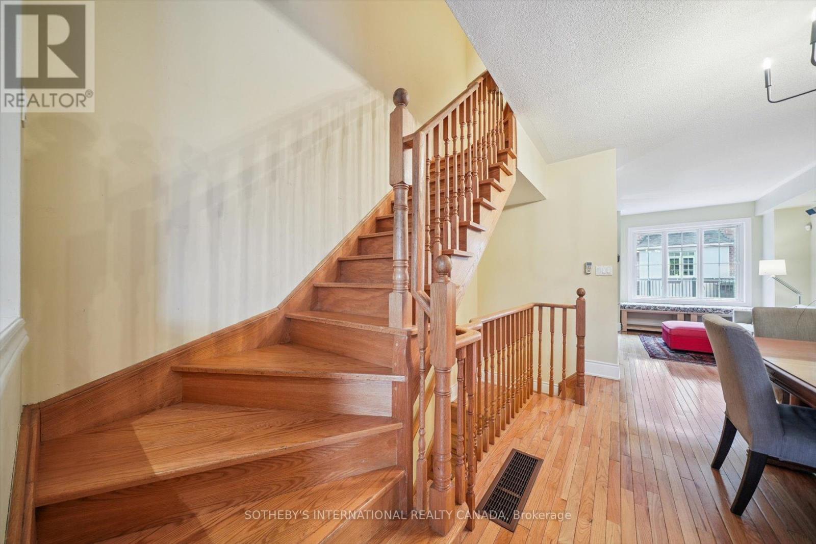 21 Streight Lane, Toronto (Islington-City Centre West), Ontario  M9B 0A3 - Photo 14 - W12894502