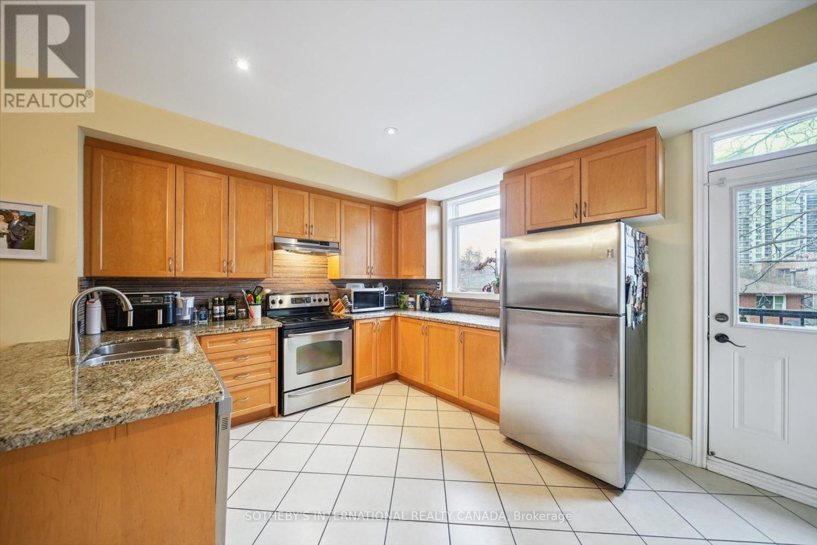 21 Streight Lane, Toronto (Islington-City Centre West), Ontario  M9B 0A3 - Photo 15 - W12894502