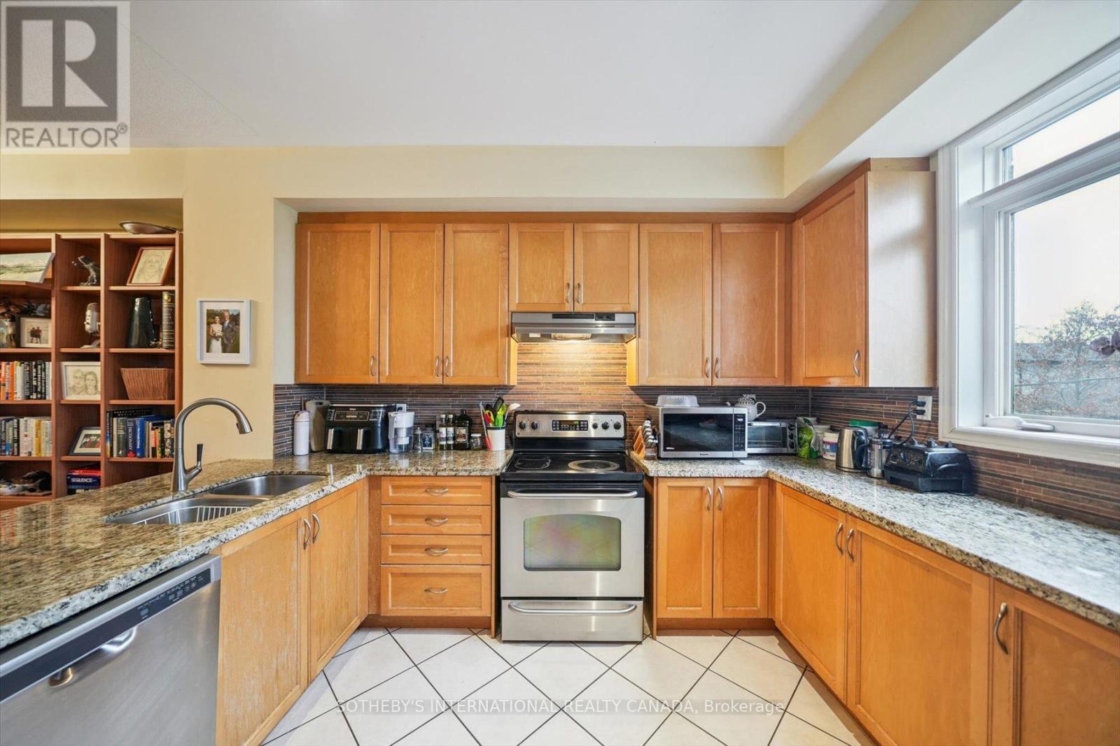 21 Streight Lane, Toronto (Islington-City Centre West), Ontario  M9B 0A3 - Photo 16 - W12894502