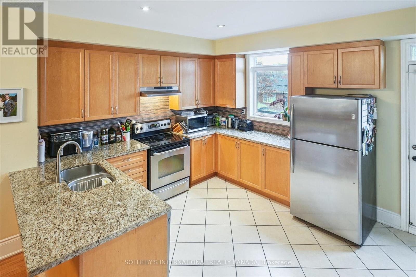 21 Streight Lane, Toronto (Islington-City Centre West), Ontario  M9B 0A3 - Photo 23 - W12894502