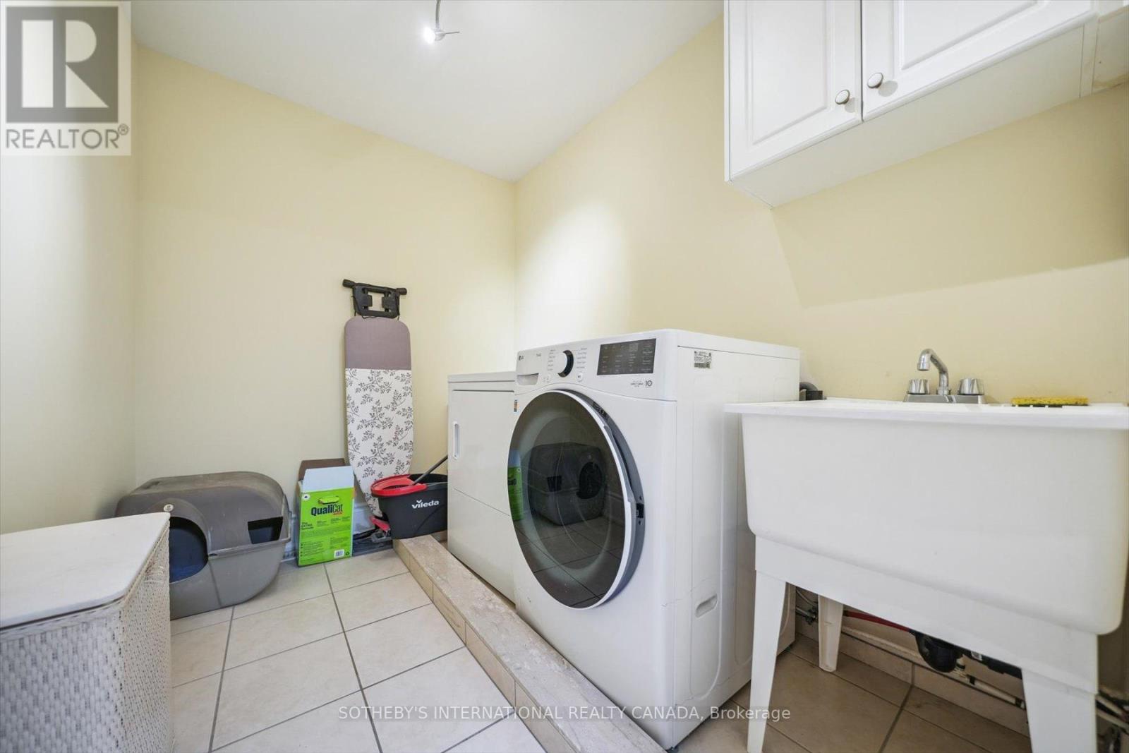 21 Streight Lane, Toronto (Islington-City Centre West), Ontario  M9B 0A3 - Photo 32 - W12894502