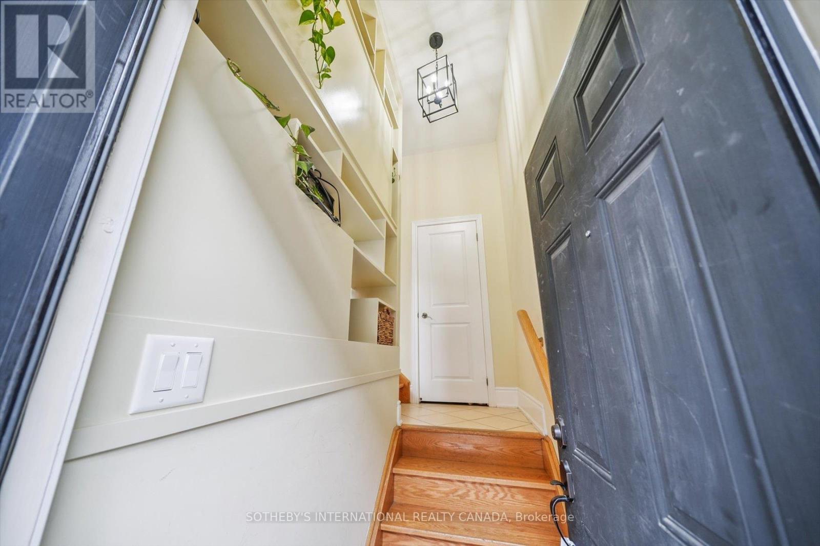 21 Streight Lane, Toronto (Islington-City Centre West), Ontario  M9B 0A3 - Photo 5 - W12894502