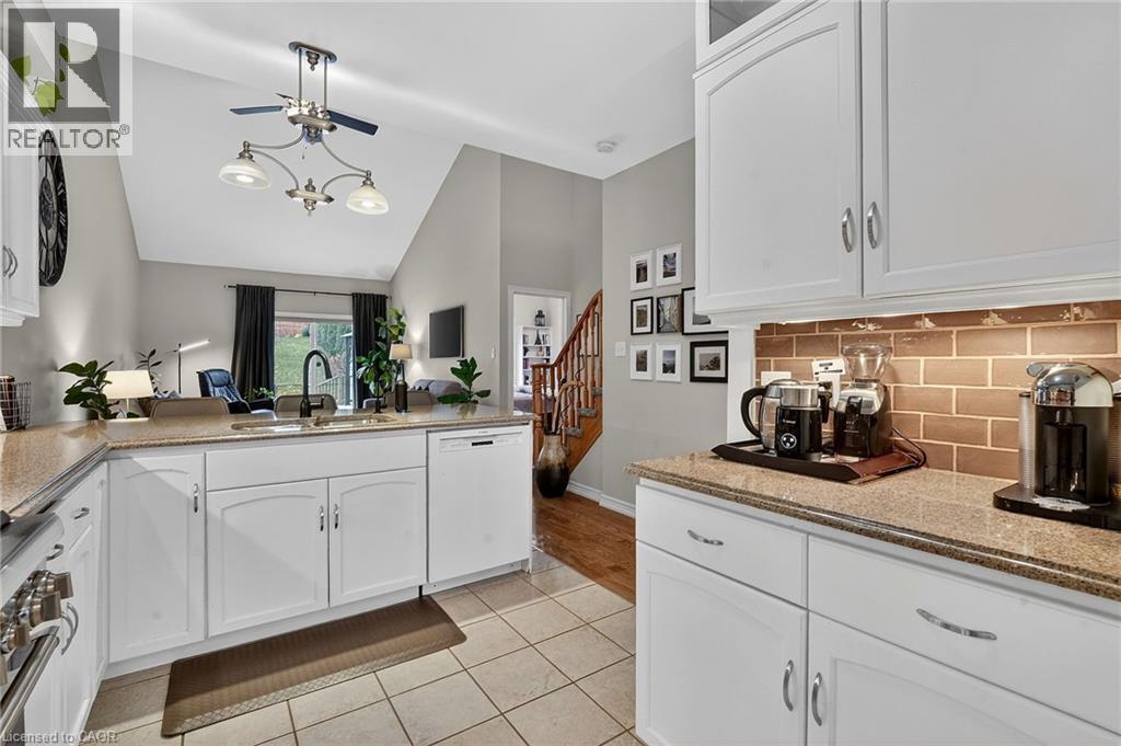 6 Conrad Place, Grimsby, Ontario  L3M 5S5 - Photo 10 - 40812220