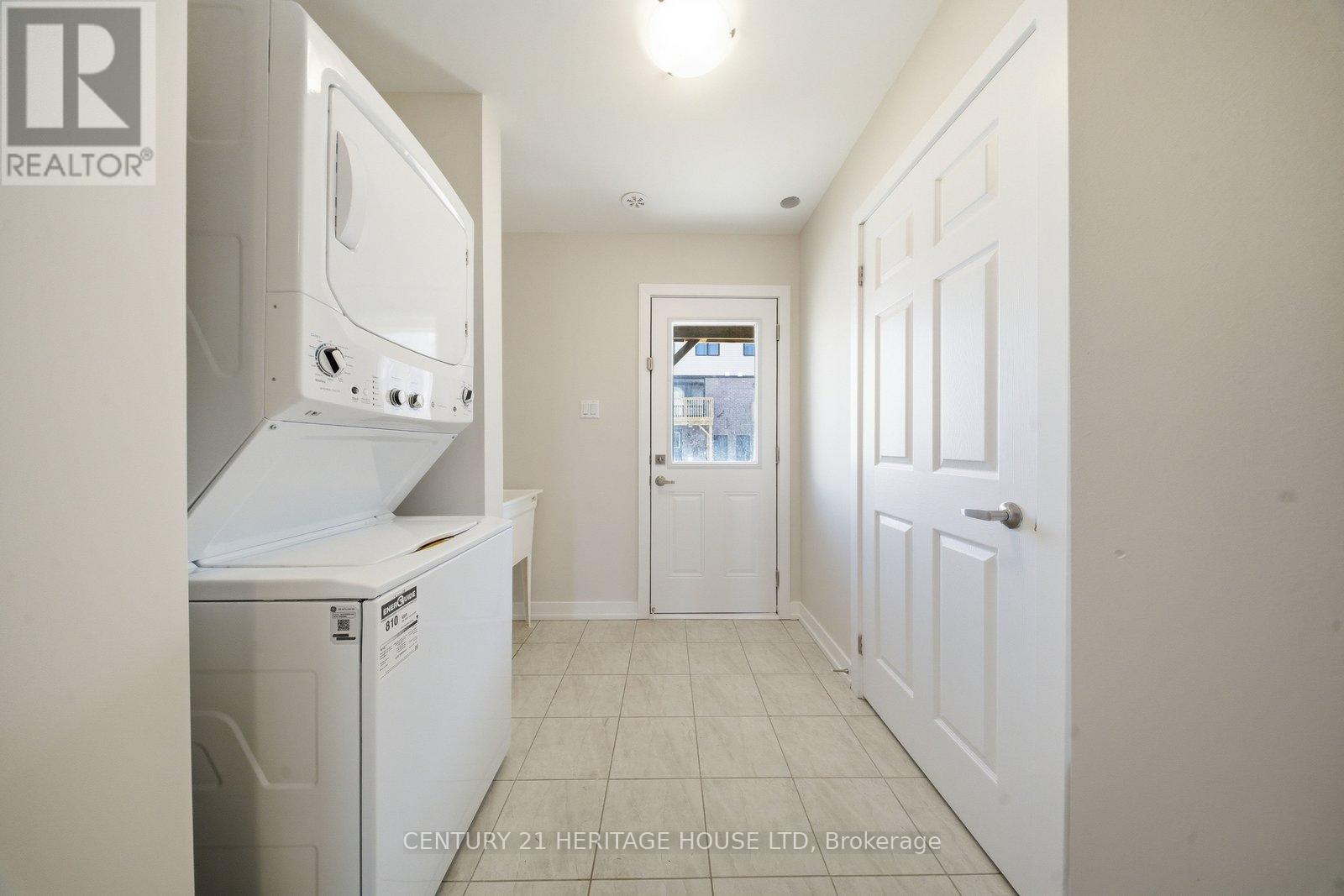 19 Baskett Street, Brantford, Ontario  N3T 0W4 - Photo 4 - X12894412