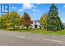 1 MEANDER CLOSE, Hamilton, Ontario