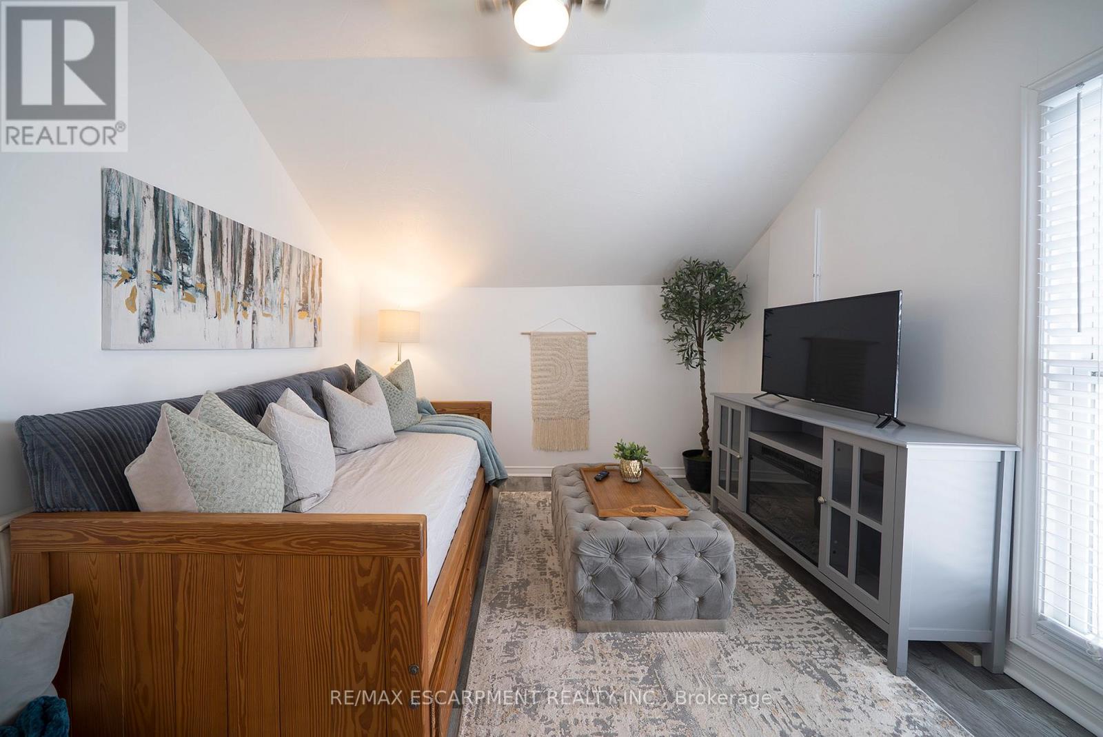 171 Drummond Street, Brantford, Ontario  N3S 6A6 - Photo 8 - X12894524