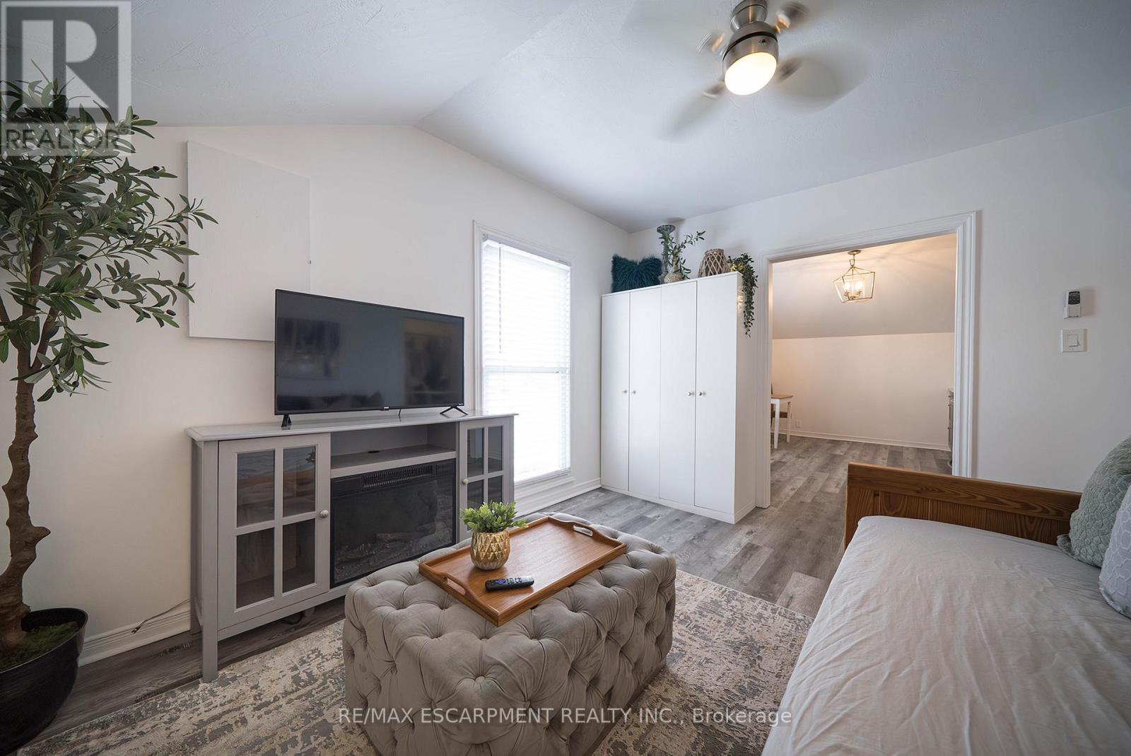 171 Drummond Street, Brantford, Ontario  N3S 6A6 - Photo 9 - X12894524