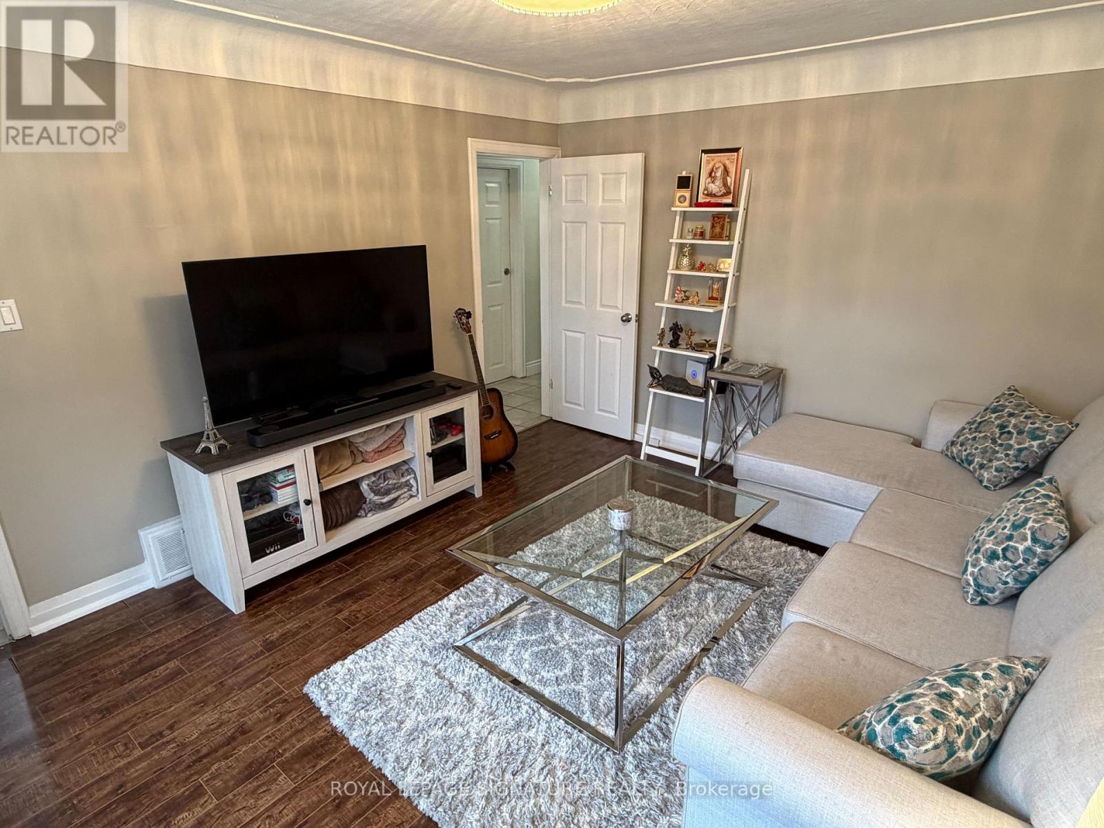 69 Glenmount Avenue, Hamilton (Ainslie Wood), Ontario  L8S 2L3 - Photo 3 - X12894528