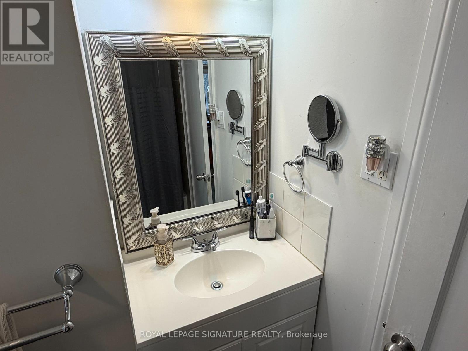 69 Glenmount Avenue, Hamilton (Ainslie Wood), Ontario  L8S 2L3 - Photo 6 - X12894528