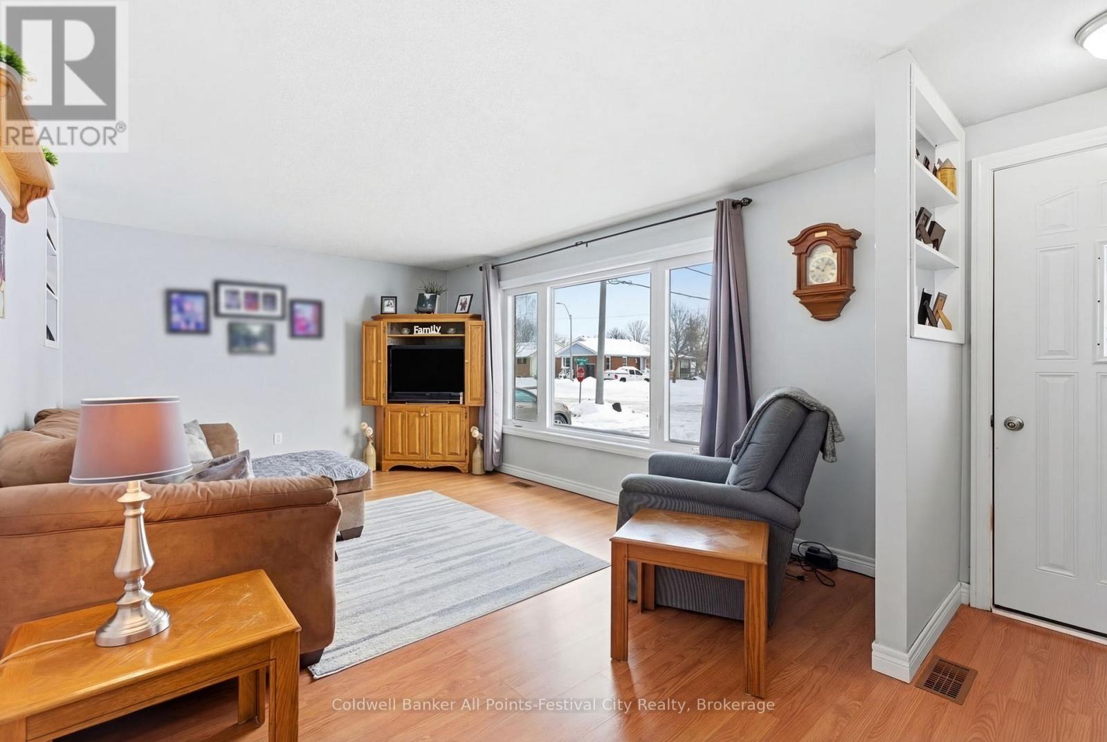 72 Lorne Avenue, Bluewater, Ontario  N0M 1X0 - Photo 5 - X12780430